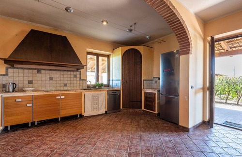 Mombaruzzo Apartment | Inviting Apartment for 12 with Pool, Pets Welcome & Wifi