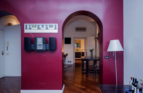 Rione III Colonna Apartment | Prime Location Apartment Near Spanish Steps & Trevi Fountain