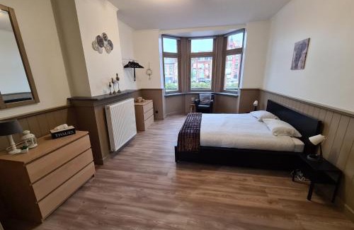 Sint-Jozef Apartment | Charming Apartment Overlooking Damse Vaart in Brugge