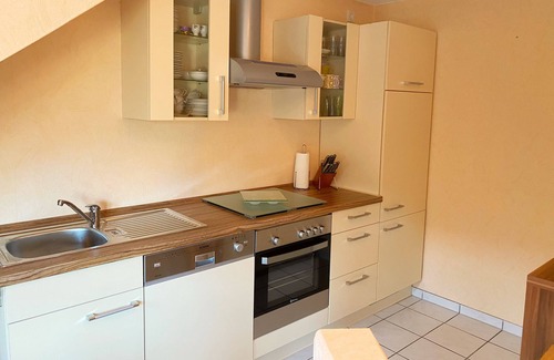 Klotten Apartment | Cozy Apartment with Moselle View and Netflix Access