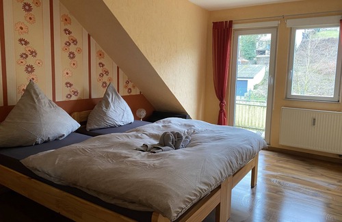 Klotten Apartment | Cozy Apartment with Moselle View and Netflix Access