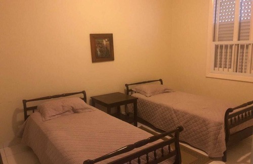 Morro do Maluf Apartment | Cozy Apartment Steps from the Beach in Guarujá