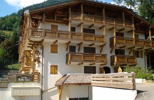 Flumet Apartment | Cozy Apartment with Lake View Near Megève - 9/10 Rated