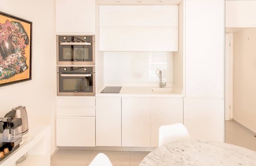 Herzliya Pituach Apartment | Cozy Apartment Steps from Beach with Oceanfront Views