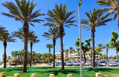 Herzliya Pituach Apartment | Cozy Apartment Steps from Beach with Oceanfront Views