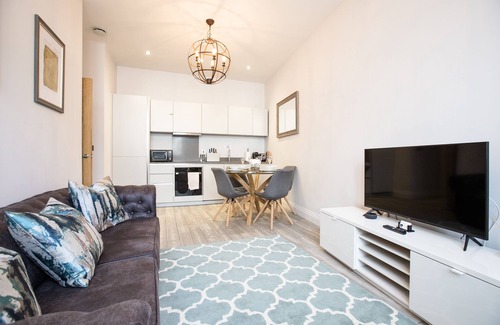 Windsor City Centre Apartment | Prime Location Apartment Across from Windsor Castle