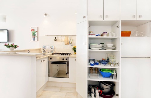 Gallipoli Apartment | Beautiful apartment right by the sea, with balcony, for 2 to 4 guests.