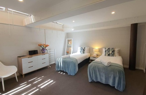 Picton Apartment | Serene Apartment Nestled in Lush Native Bush Retreat