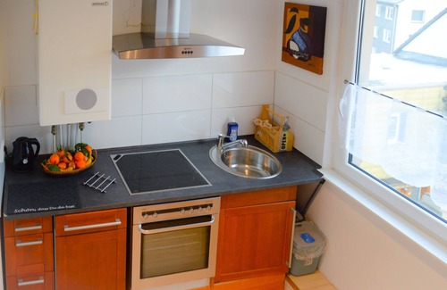 Untermeiderich Apartment | Cozy Apartment with Streaming Services for Family Fun