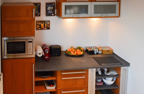 Untermeiderich Apartment | Cozy Apartment with Streaming Services for Family Fun