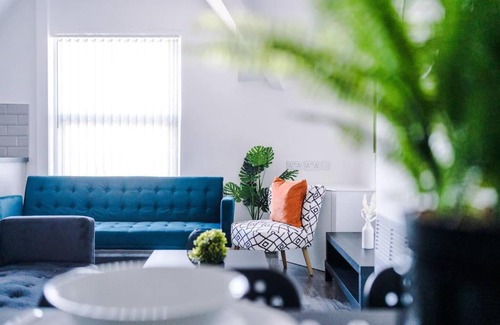 Bootle Apartment | Cozy Apartment Tres - Pet & Child Friendly Retreat