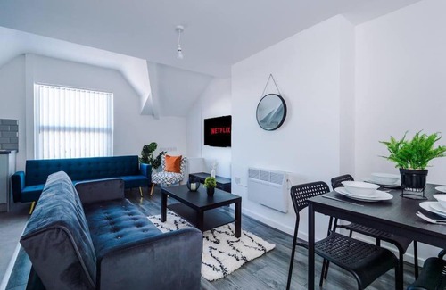 Bootle Apartment | Cozy Apartment Tres - Pet & Child Friendly Retreat