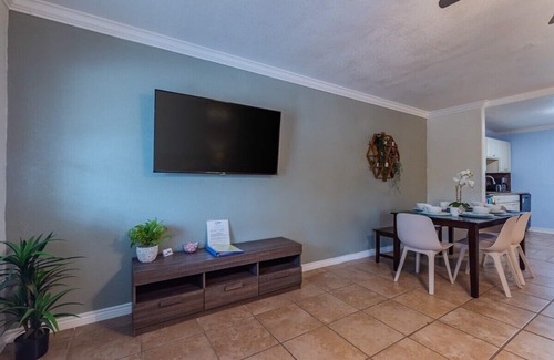 Mahncke Park Apartment | Cozy Apartment Near Botanical Gardens with Spa & Breakfast