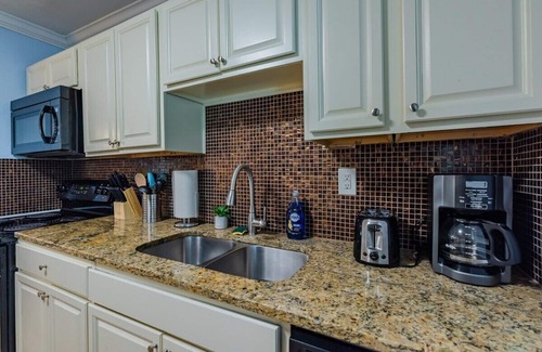Mahncke Park Apartment | Cozy Apartment Near Botanical Gardens with Spa & Breakfast