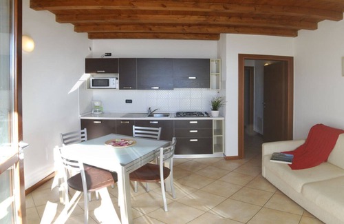 Gardola Apartment | Impressive Apartment with Terrace & Breathtaking Lake View
