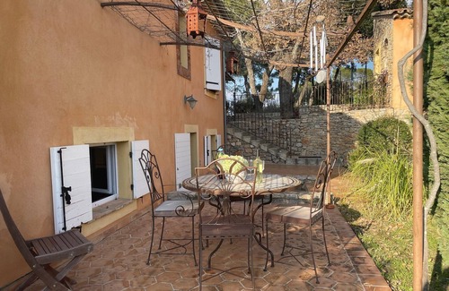 Carces Apartment | Beautiful apartment, with tennis court, in a magnificent property in Provence Verte.