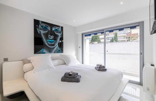 Cannes Apartment | Sunny Terrace Escape: 4-Star Family-Friendly Apartment