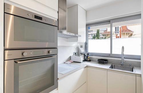 Cannes Apartment | Sunny Terrace Escape: 4-Star Family-Friendly Apartment