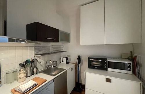 Vomero Apartment | Elegant Apartment in Naples with Kitchen & Breakfast Options