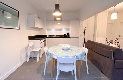 Soorts-Hossegor Apartment | Serene Lakefront Apartment with Spa & Pet-Friendly Amenities