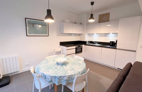 Soorts-Hossegor Apartment | Serene Lakefront Apartment with Spa & Pet-Friendly Amenities