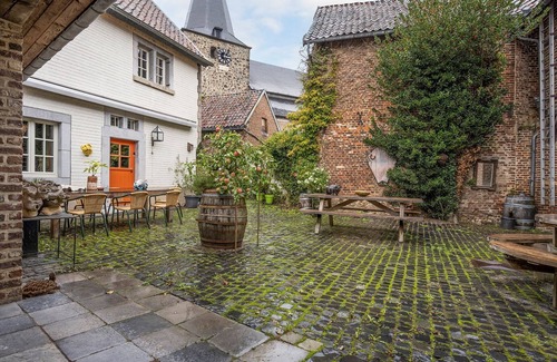 Voeren House | Inviting Apartment in Voeren with Kitchen & Breakfast Included
