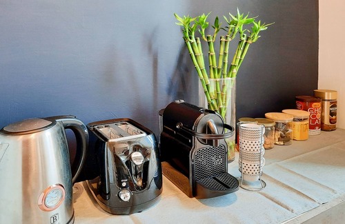 1st Arrondissement Apartment | Inviting Apartment Near The Park Longchamp with Breakfast