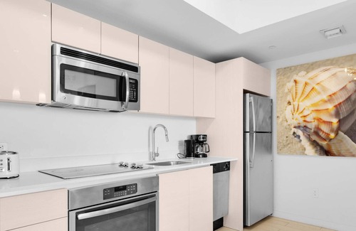 Hallandale Beach Apartment | Beautiful Apt w/Private Balcony + Gym + Pool
