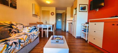 Agay Apartment | Family-Friendly Retreat with Pool in Saint-Raphaël