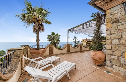 Pisciotta Apartment | Cozy Apartment with Seaview Terrace in Pisciotta, Italy