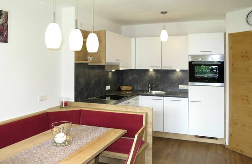 Hainzenberg Apartment | Beautiful apartment for 4 guests with WIFI, TV, balcony and parking