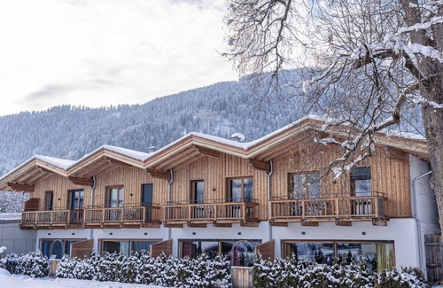 Reith bei Kitzbuehel Apartment | Spacious Apartment for 7 with Hot Tub and Lake View