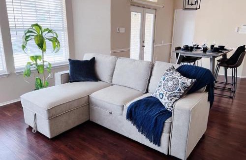 Plano House | Pet-Friendly 4-Bedroom Vacation Home with Backyard Oasis