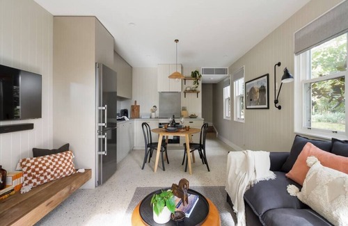 Balmain East House | Charming Balmain East Cottage with Breakfast & Kitchen Access