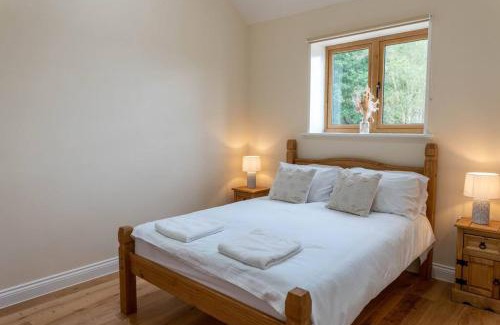 Aubourn Apartment | Idyllic Barn Retreat Surrounded by Woodland Near Newark