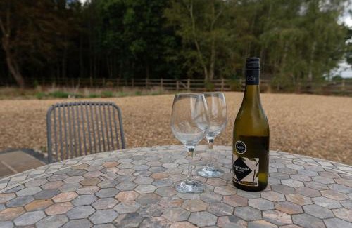 Aubourn Apartment | Idyllic Barn Retreat Surrounded by Woodland Near Newark
