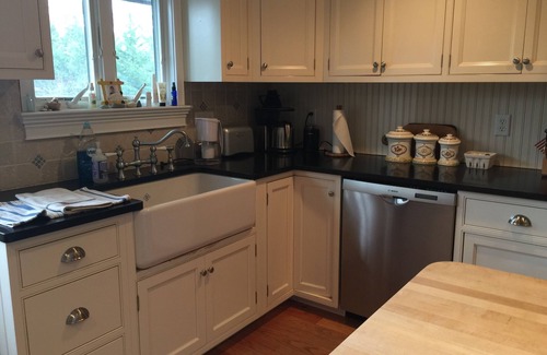 Avon House | Beautiful Bay Retreat: Pool, Ocean View & Spa Awaits!