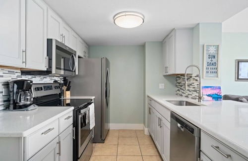 Rockport Condo | Scenic Bay View Getaway | Pool Access and Lighted Pier