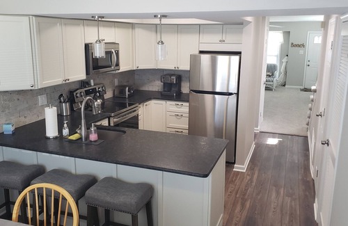 Brigantine House | Inviting Beach Block House with Ocean View & Breakfast