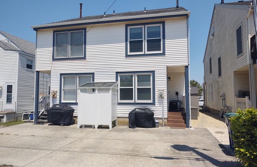 Brigantine House | Inviting Beach Block House with Ocean View & Breakfast