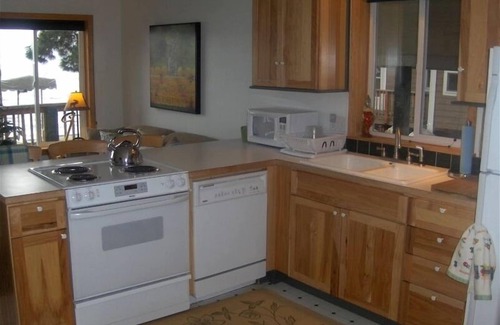 Coeur d'Alene House | Inviting Beach Cottage Steps from Lake CDA - Guest Rated 9.8