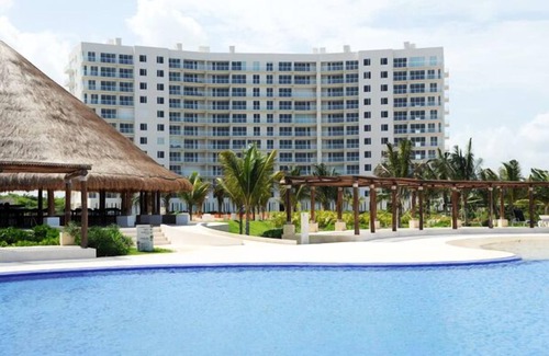Puerto Juarez Apartment | Oceanview Condo with Pool and Spa - Rated 9.2/10!