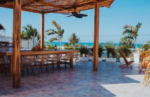 La Boquilla House | Oceanfront Beach House with Pool and Jacuzzi Retreat