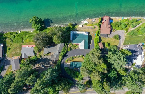 Seabeck House | Idyllic Beach House with Ocean View and Hot Tub Retreat