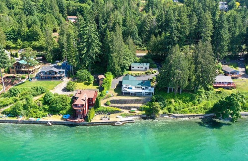 Seabeck House | Idyllic Beach House with Ocean View and Hot Tub Retreat