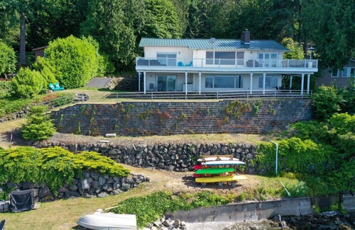 Seabeck House | Idyllic Beach House with Ocean View and Hot Tub Retreat