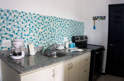 Canton Quepos House | Idyllic Beach House with Free WiFi and Ocean Views