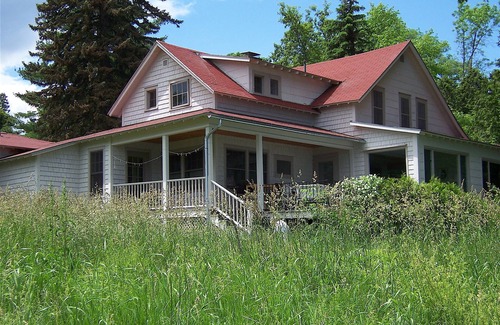 Westport House | Inviting Beach House Retreat on Lake Champlain - Pet Friendly