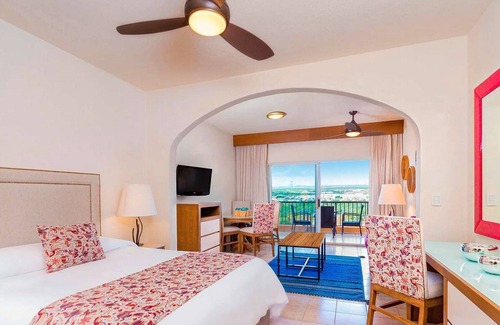 Los Cabos Hotel | Idyllic Beach Resort in Cabo San Lucas, Mexico Awaits You