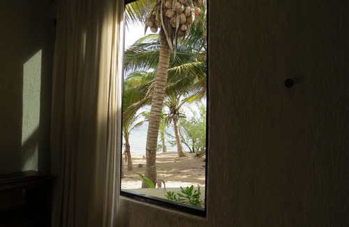 Telchac Puerto House | Beautiful Beachfront House with Ocean View & Pool Access